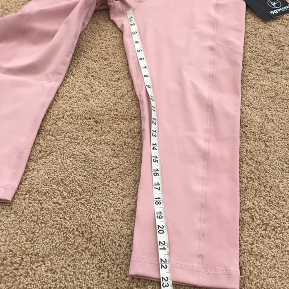 NWT! 90 degrees large shadow petal Capri tights - Picture 5 of 8